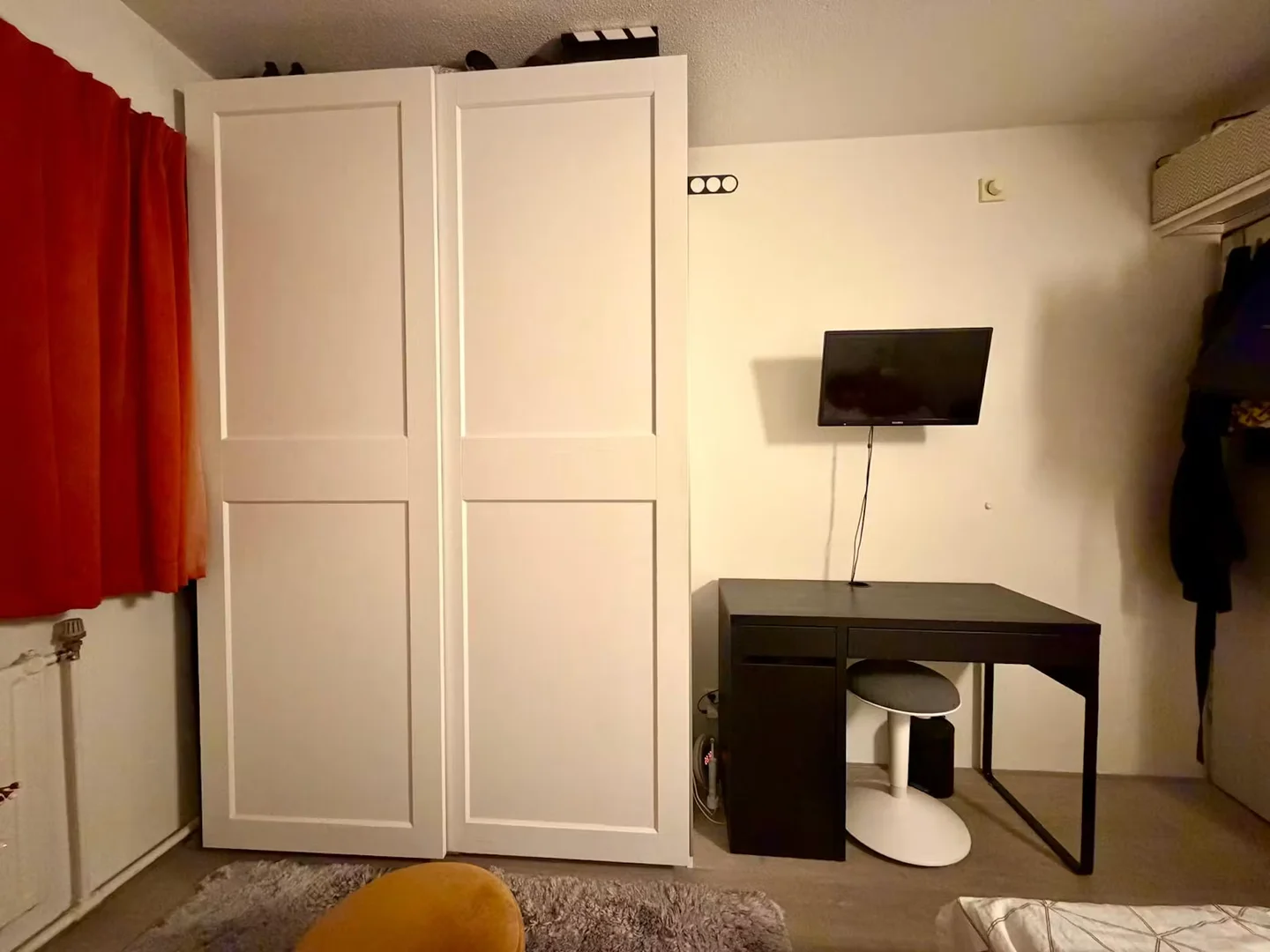 'de modern olanaklara sahip öğrenci dostu oda