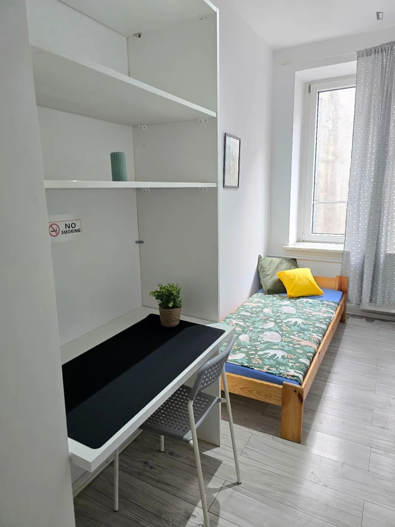 Functional student room perfect for studying in 