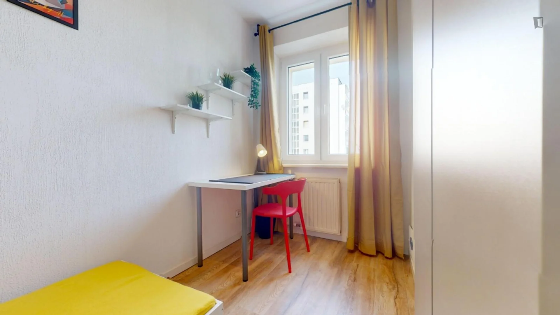 Funktionelles Studentenzimmer perfekt zum Studieren in 