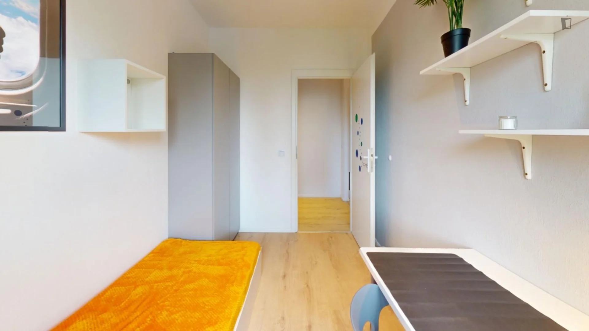 Zimmer in Studentenwohnung in  zu vermieten, voll möbliert