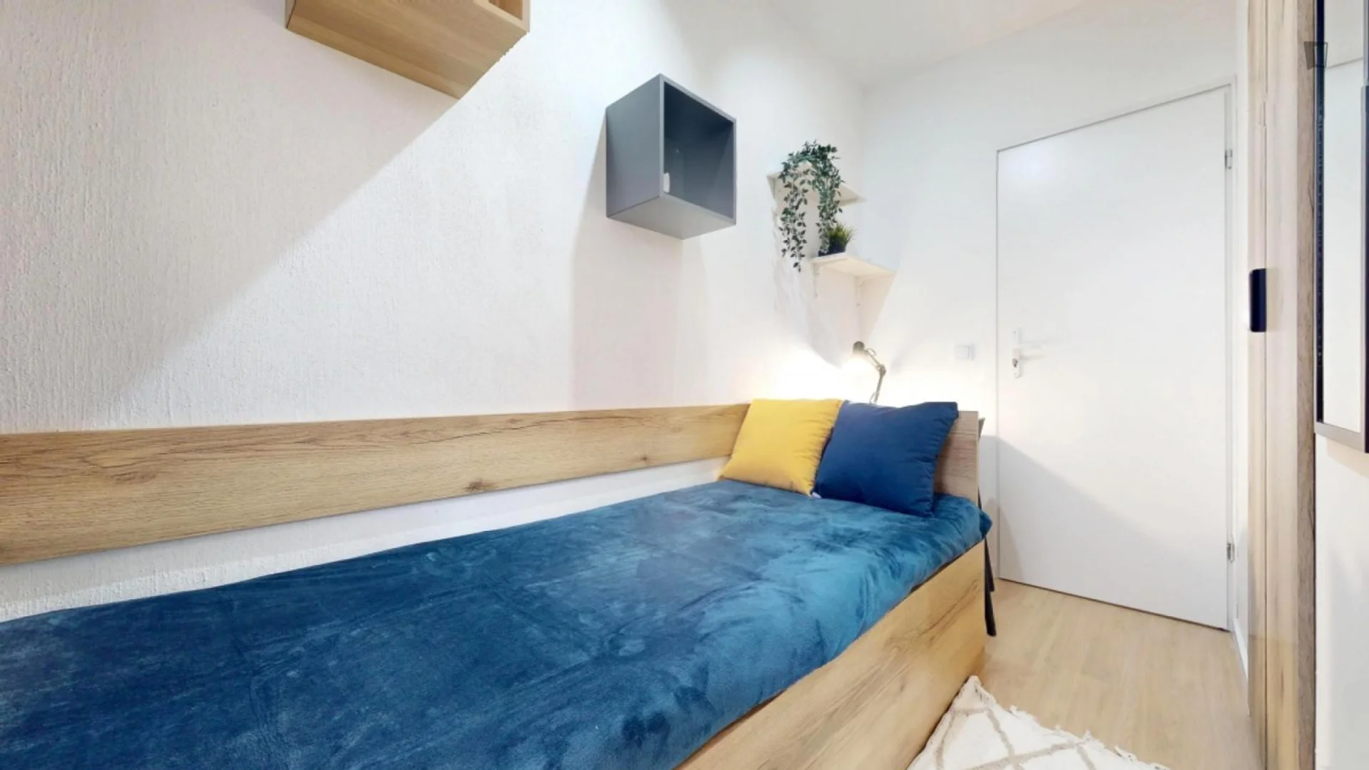 Funktionelles Studentenzimmer perfekt zum Studieren in 