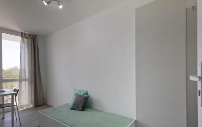 Bright private room in {area}