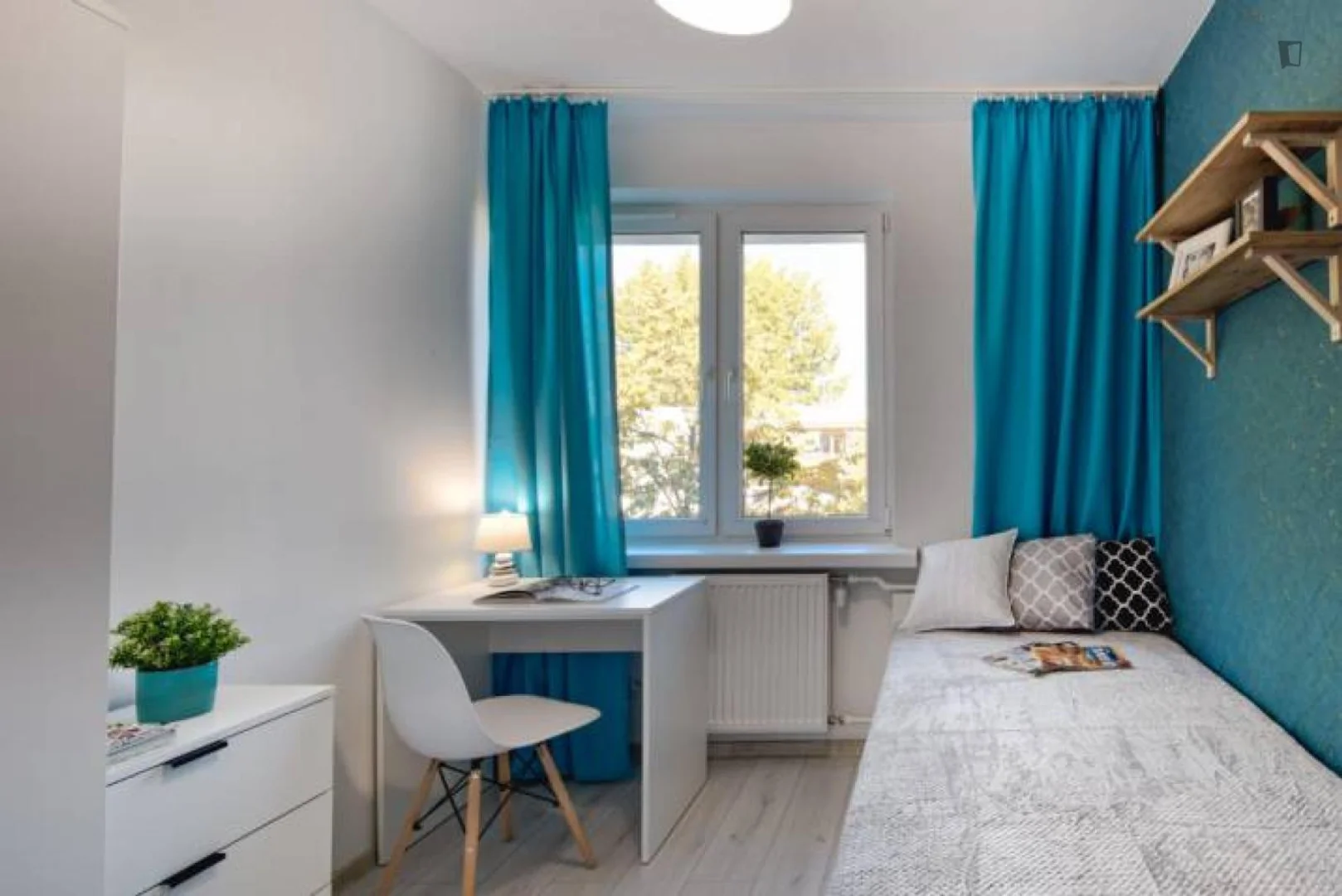 Cozy room for students available in 