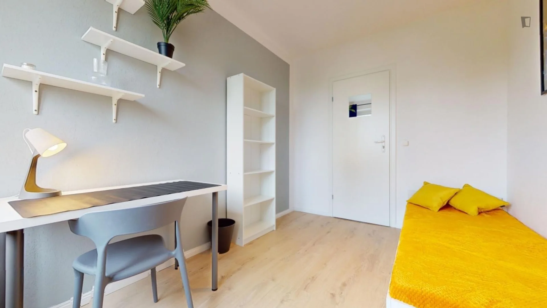Bezahlbares Zimmer für Studenten mit ausreichender Beleuchtung in 