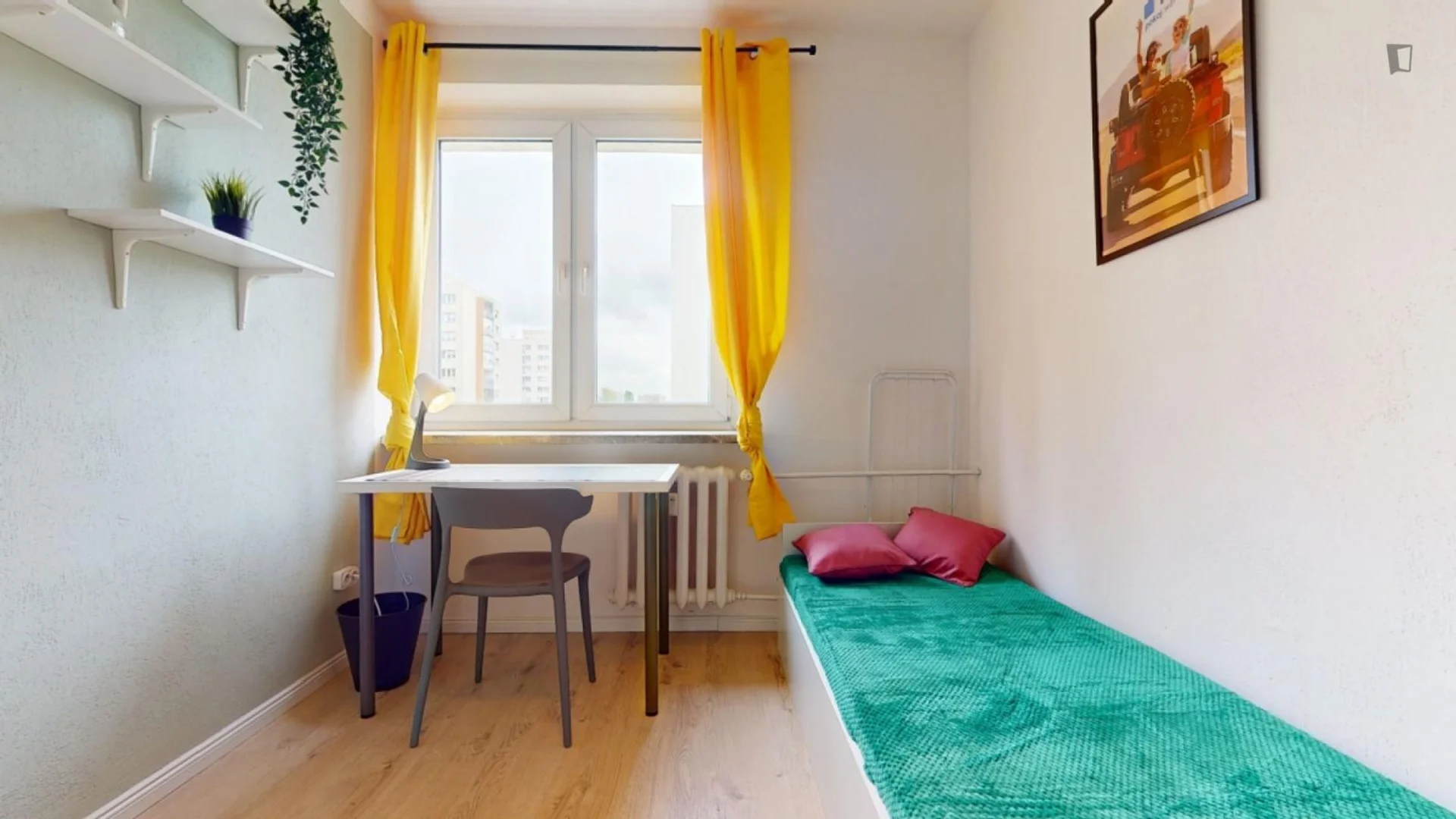 Studentenzimmer in  mit Arbeitsbereich und Gemeinschaftseinrichtungen