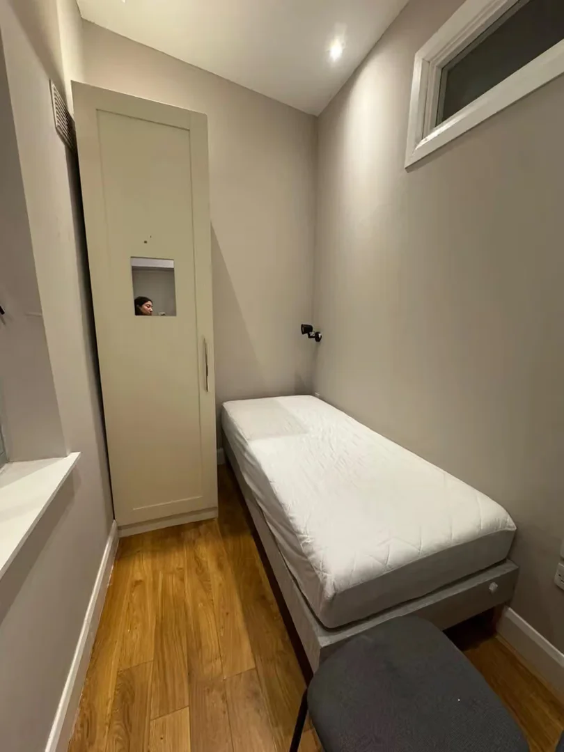 Comfortable and spacious student room in