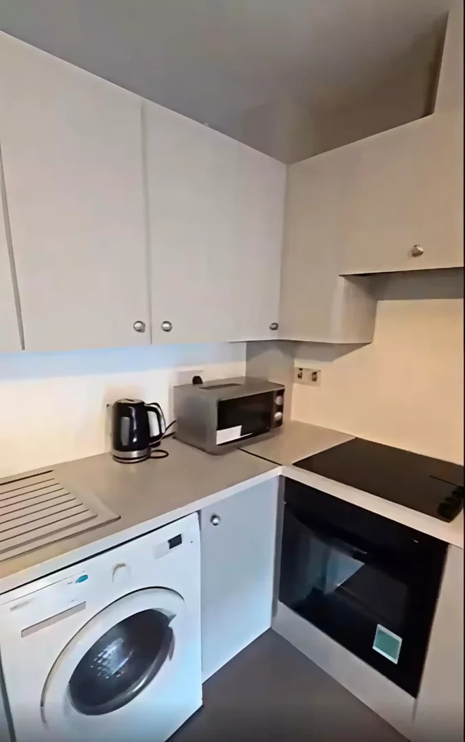 Comfortable and spacious student room in 