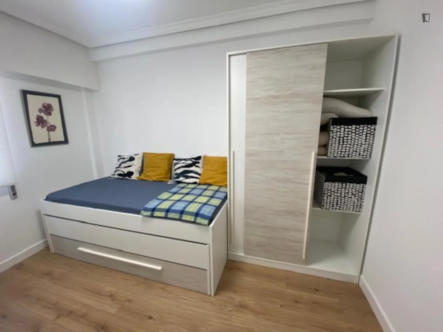Room for rent in student apartment in , fully furnished