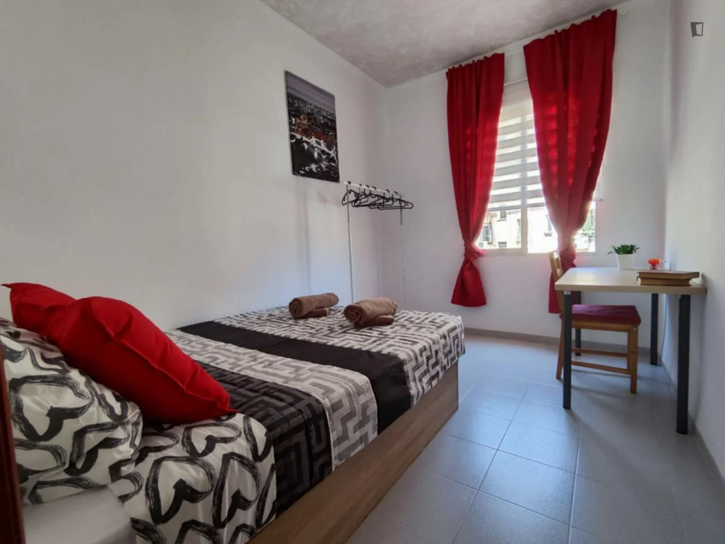 Chambre abordable pour les étudiants avec un bon éclairage dans