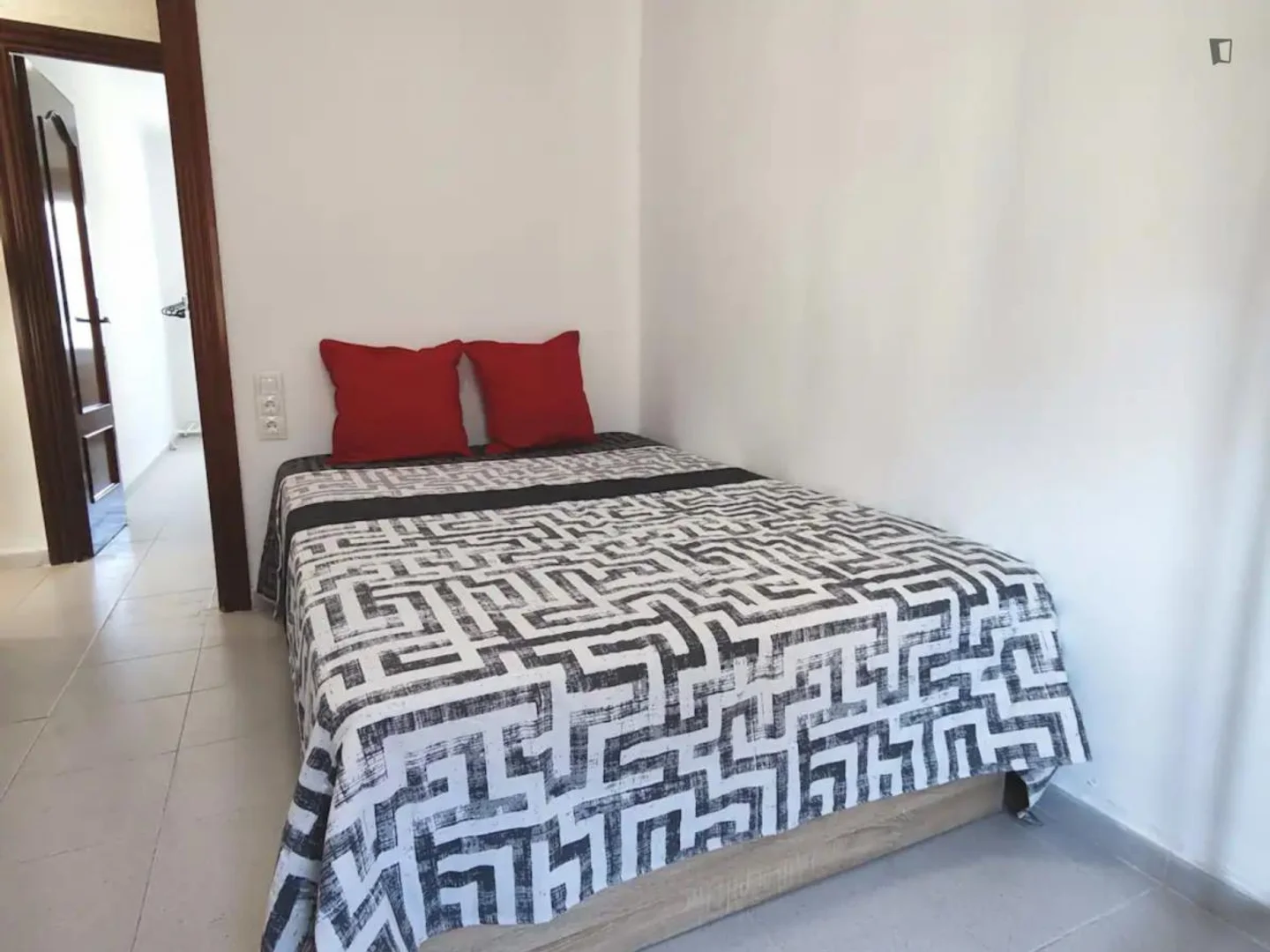 Chambre abordable pour les étudiants avec un bon éclairage dans