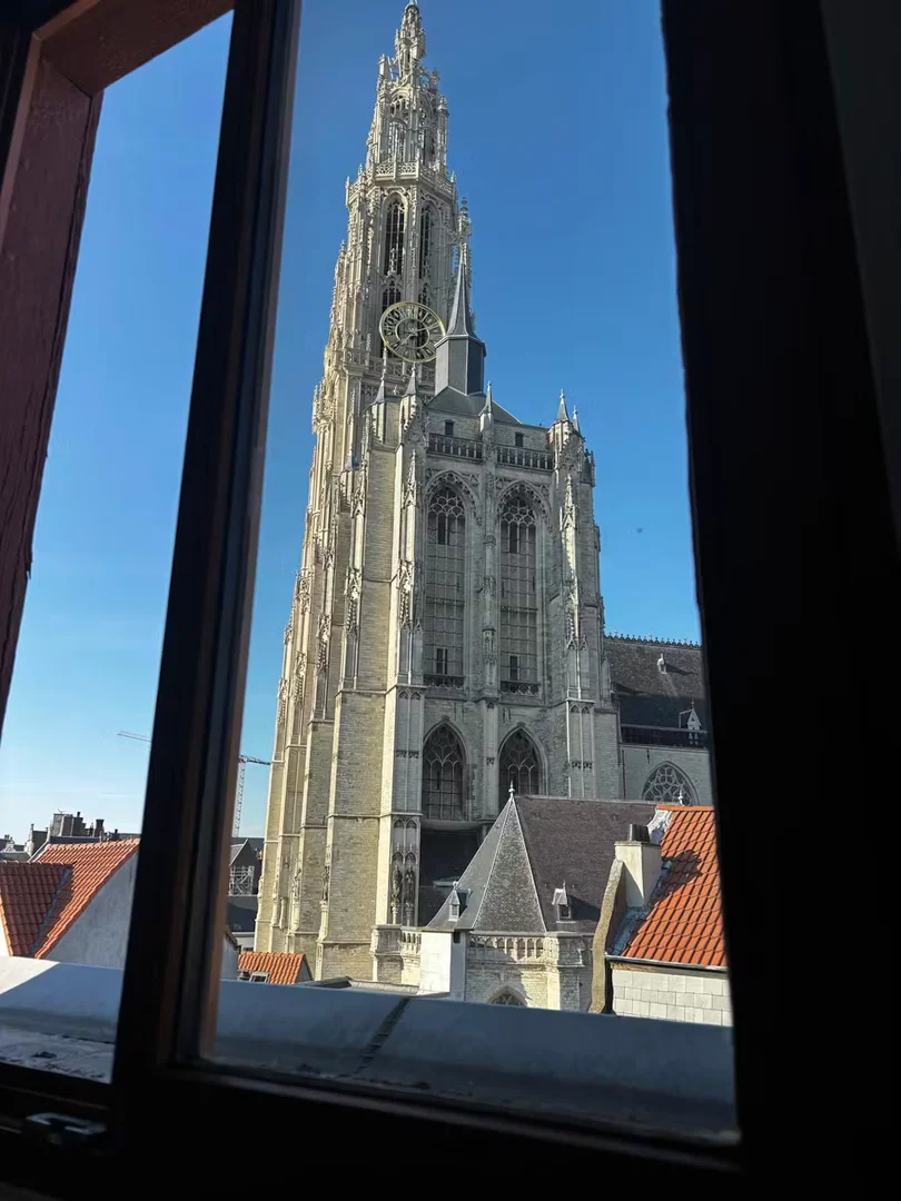 Oude Koornmarkt, Stadhuis-Sint-Jacob-Hessenhuis