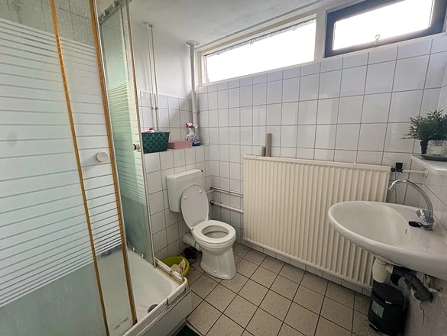 Economical student room with convenient location in 