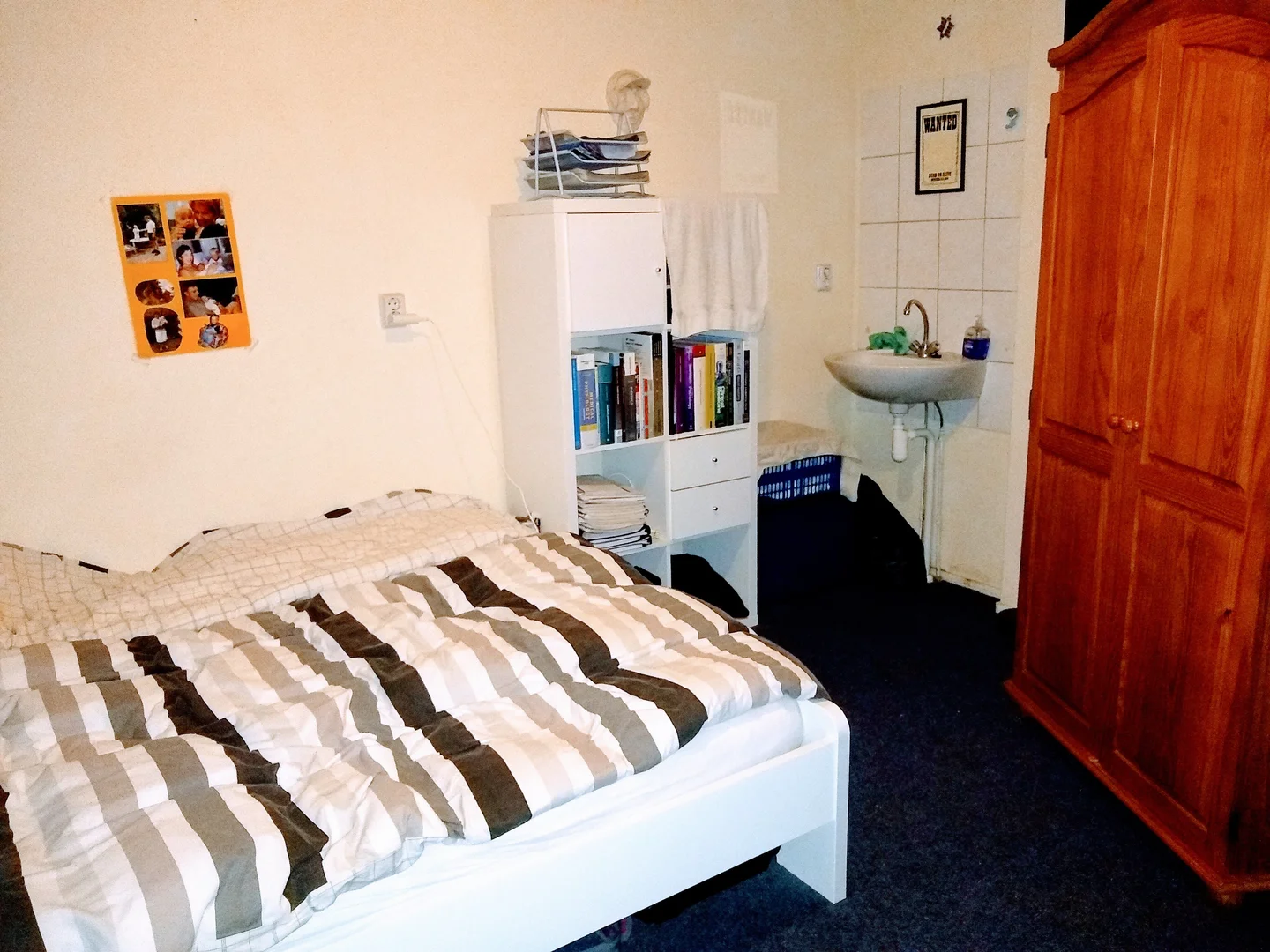 Affordable room for students with ample lighting in 
