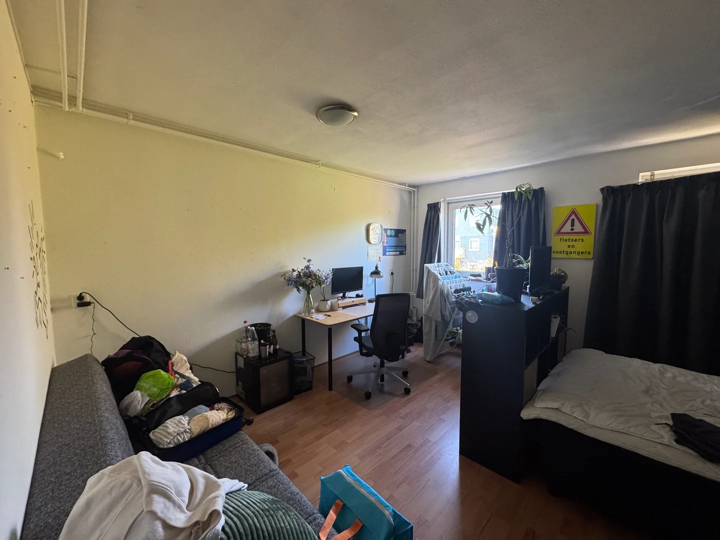 Habitación estudiantil amplia y cómoda en 