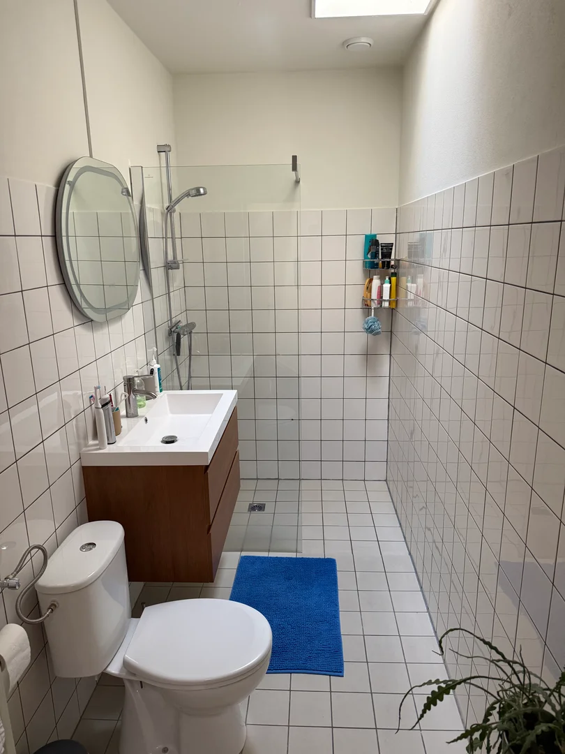 'de öğrenci dairesinde, tamamen mobilyalı kiralık oda