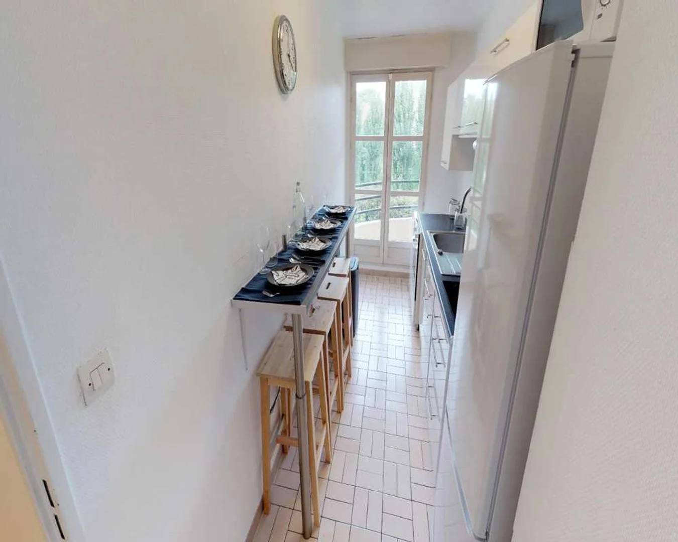 Quarto para alugar em apartamento de estudantes em , totalmente mobilado