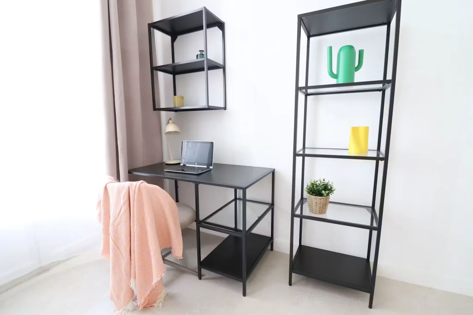 Quarto de estudante económico com localização conveniente em 