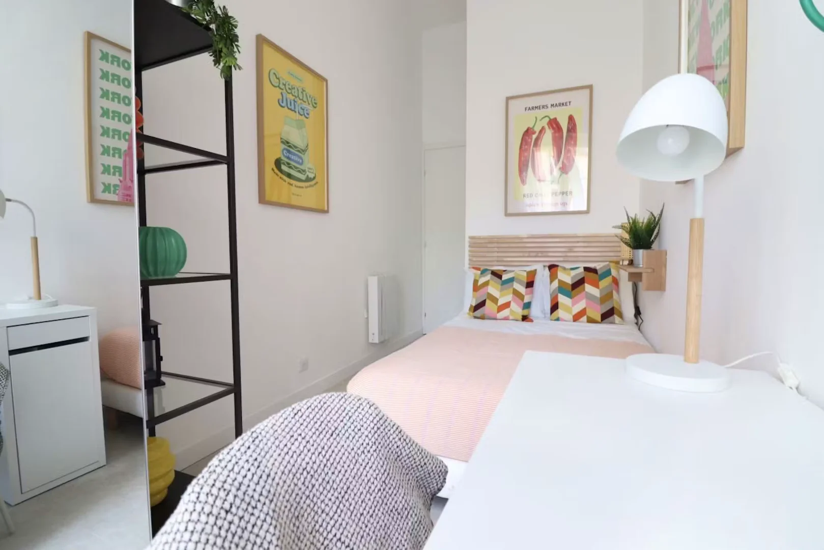 Quarto acolhedor para estudantes disponível em