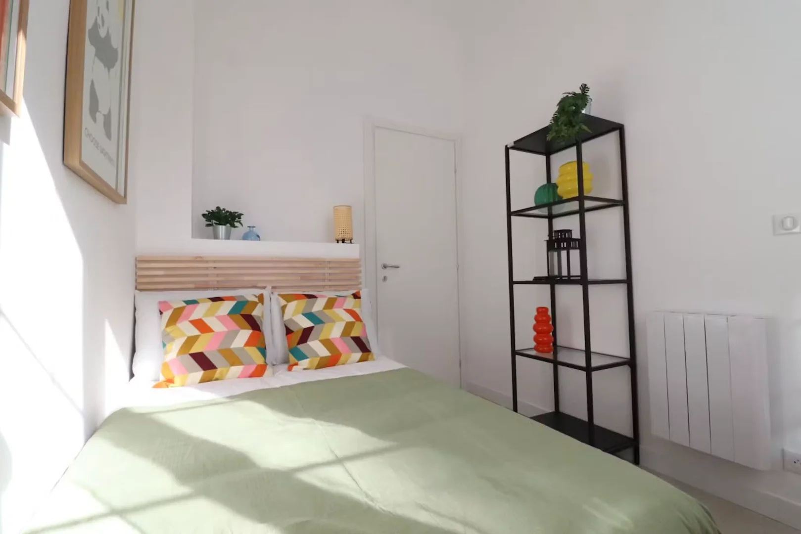 Quarto de estudante económico com localização conveniente em 