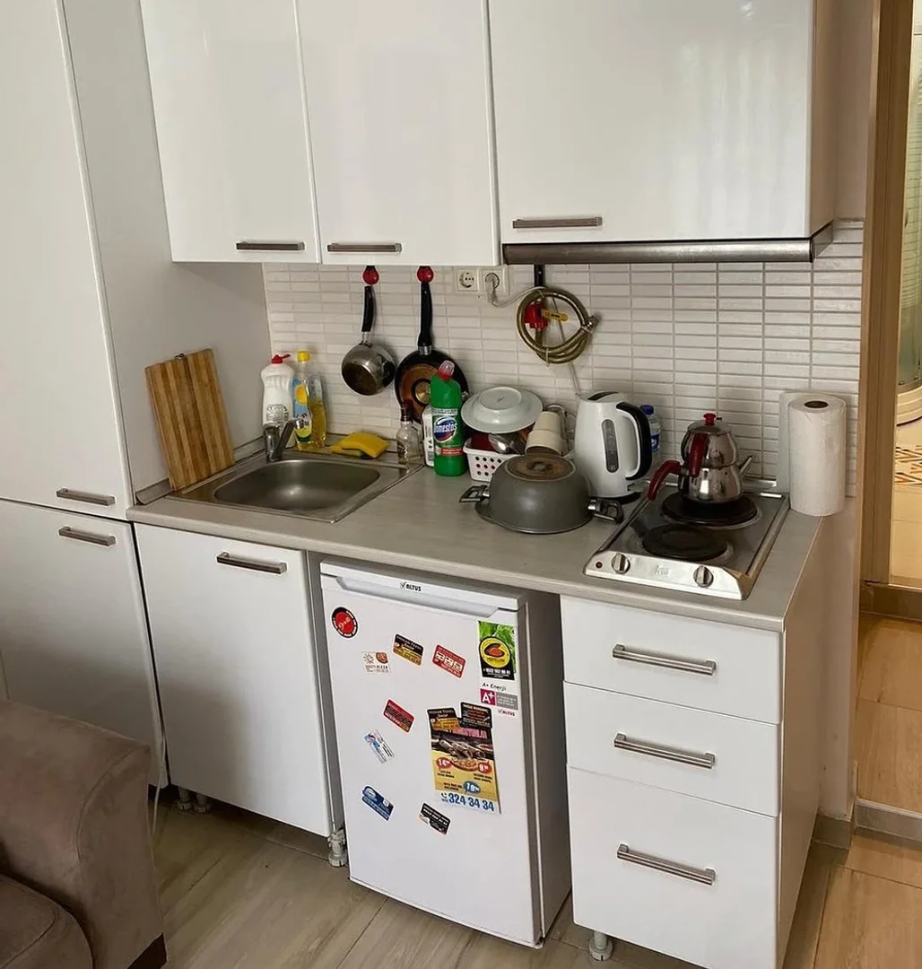 Quarto para alugar em apartamento de estudantes em , totalmente mobilado