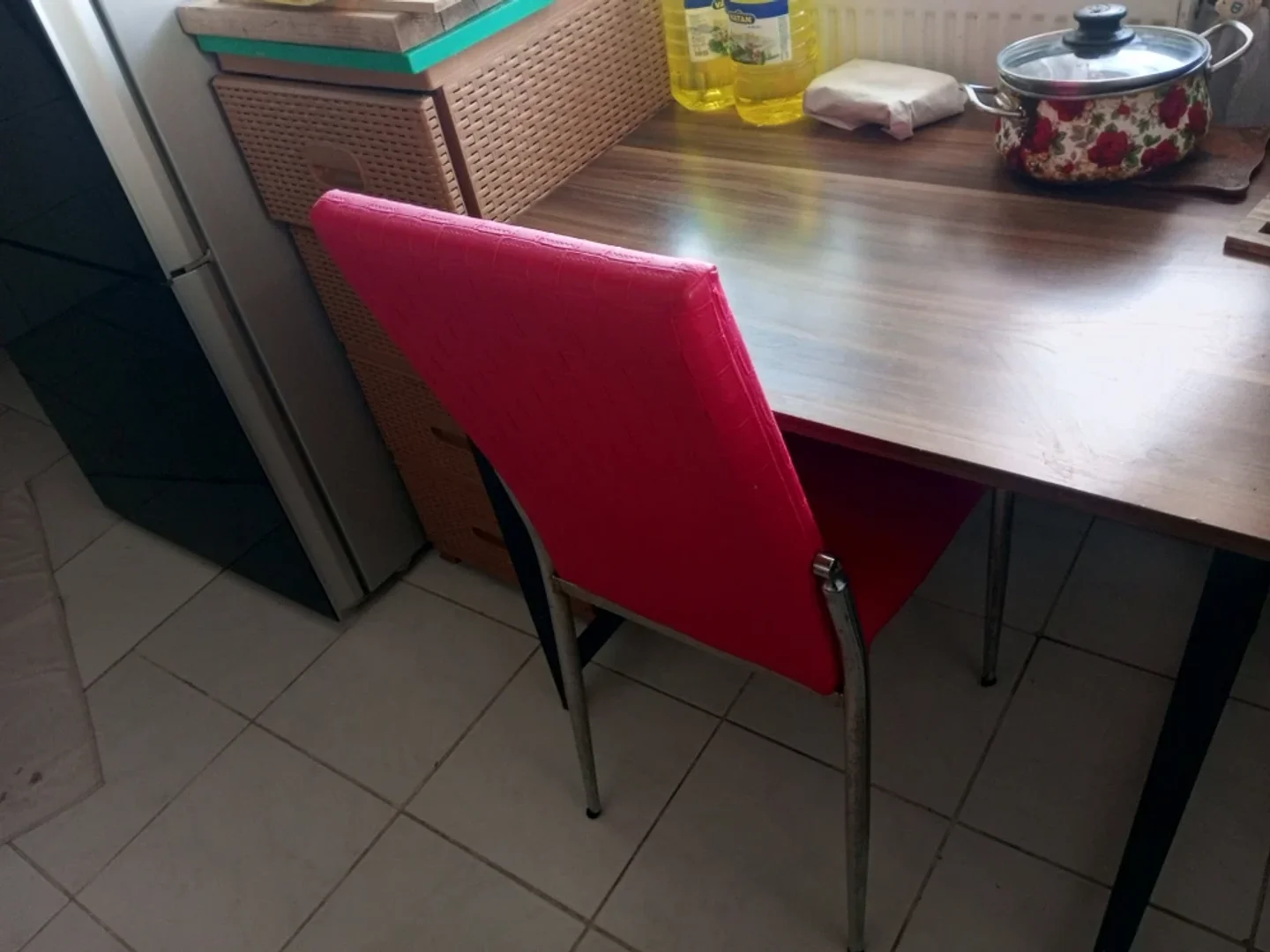 Quarto acolhedor para estudantes disponível em