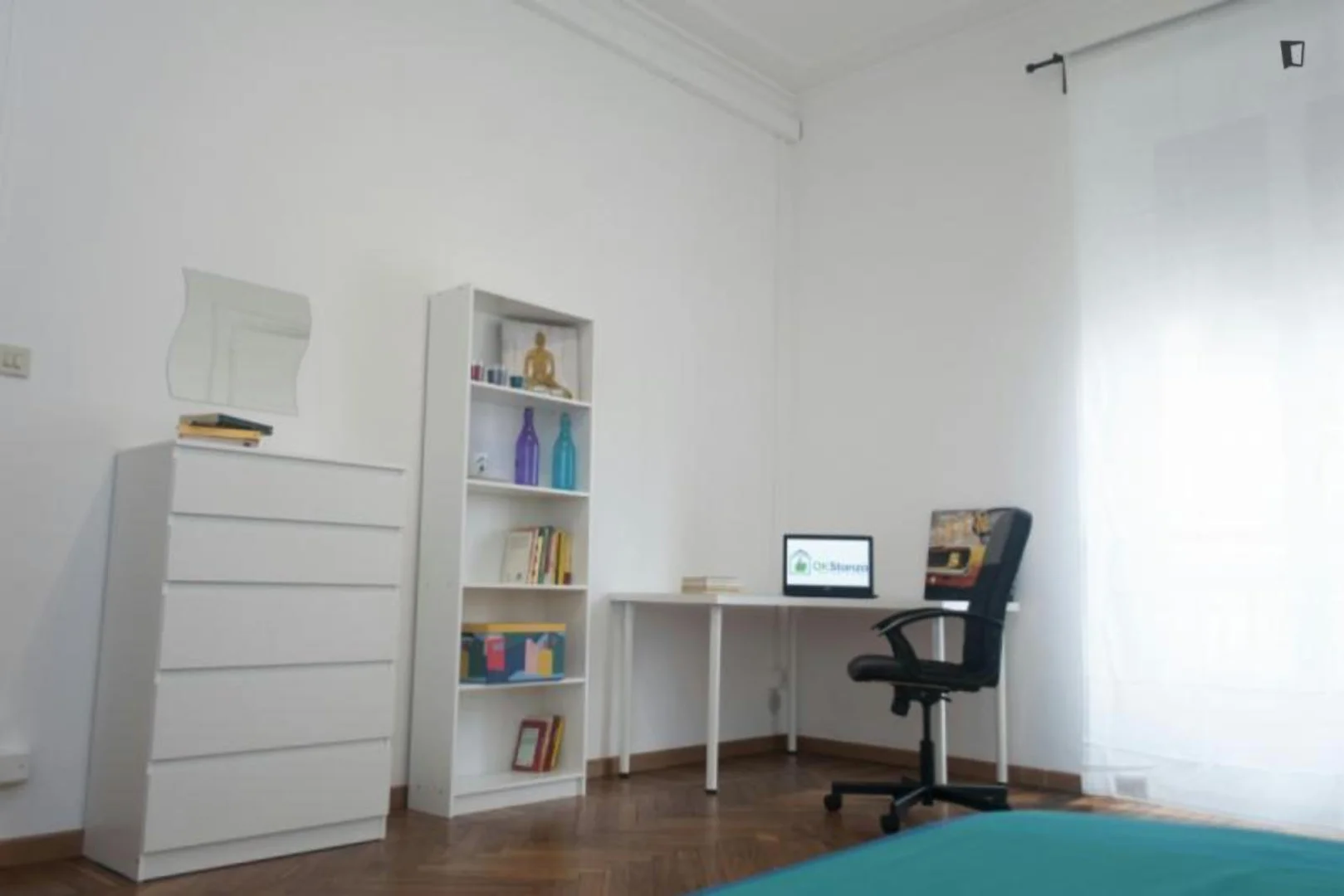 Chambre confortable pour étudiants disponible dans