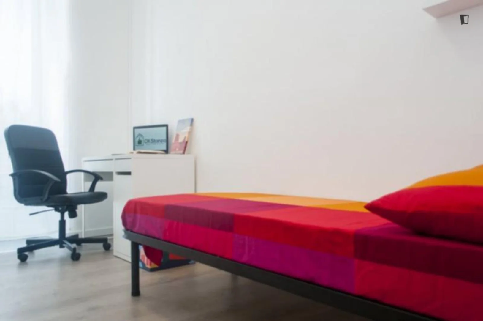 Chambre d'étudiant confortable et spacieuse dans