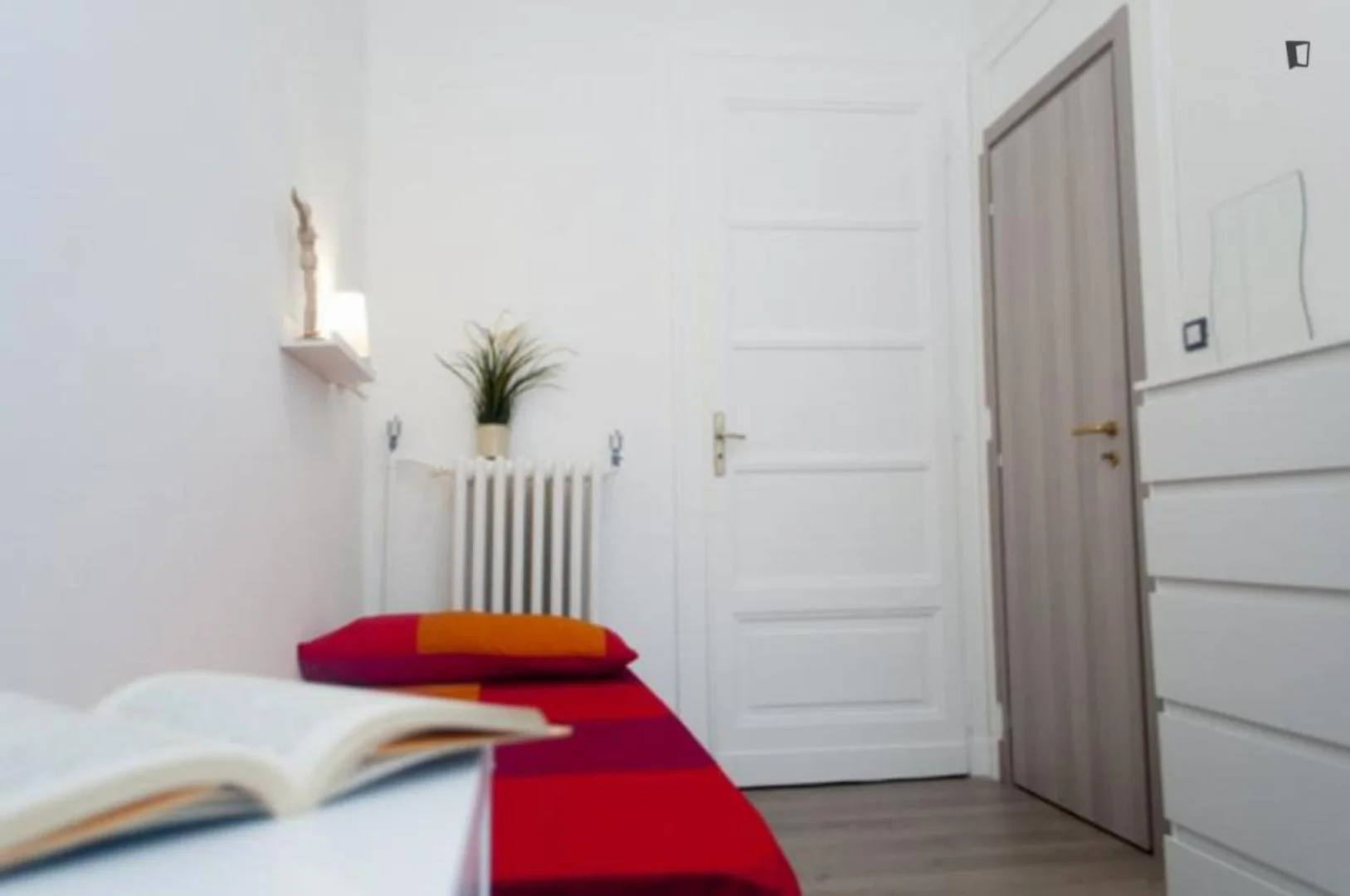 Chambre d'étudiant confortable et spacieuse dans