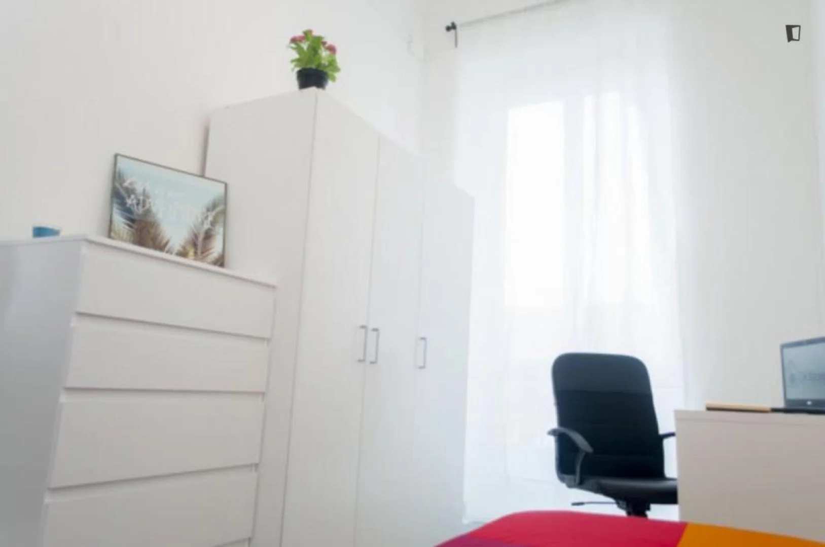 Chambre d'étudiant fonctionnelle parfaite pour étudier dans