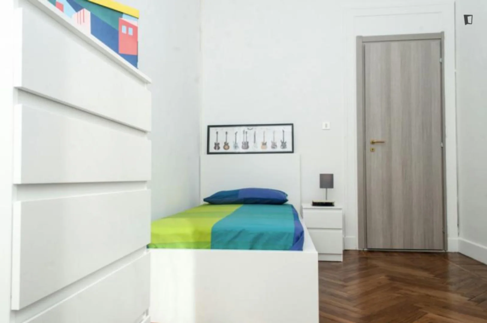 Chambre d'étudiant économique avec emplacement pratique dans