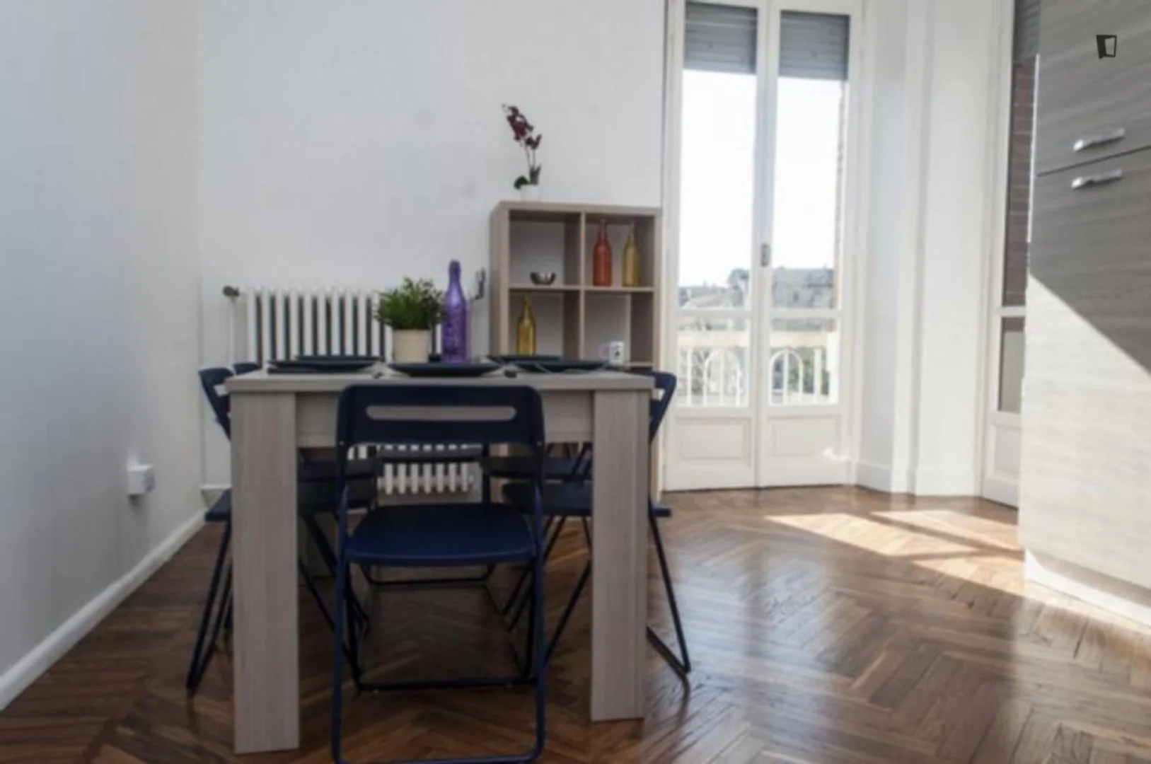 Chambre confortable pour étudiants disponible dans