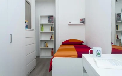 Chambre privée à Via Aldo Barbaro, image 1 de 13
