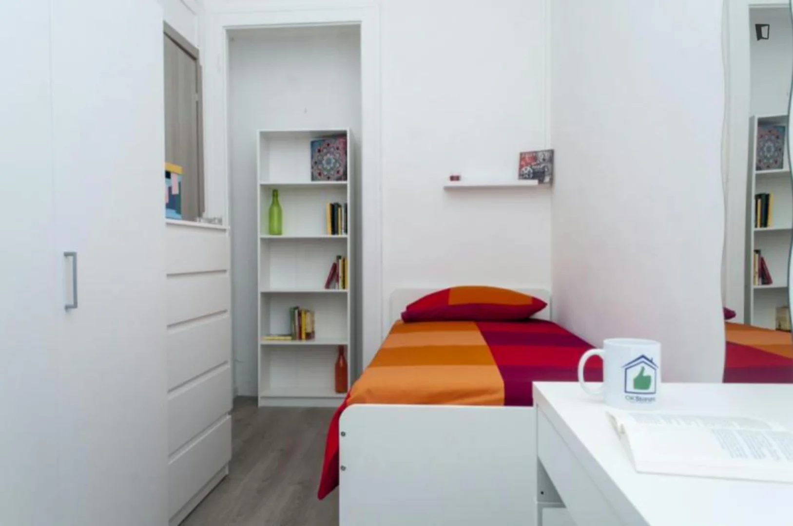 Chambre d'étudiant confortable et spacieuse dans