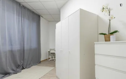 Habitación privada en Via Frinco, imagen 1 de 22