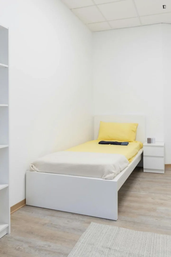 'de öğrenci dairesinde, tamamen mobilyalı kiralık oda