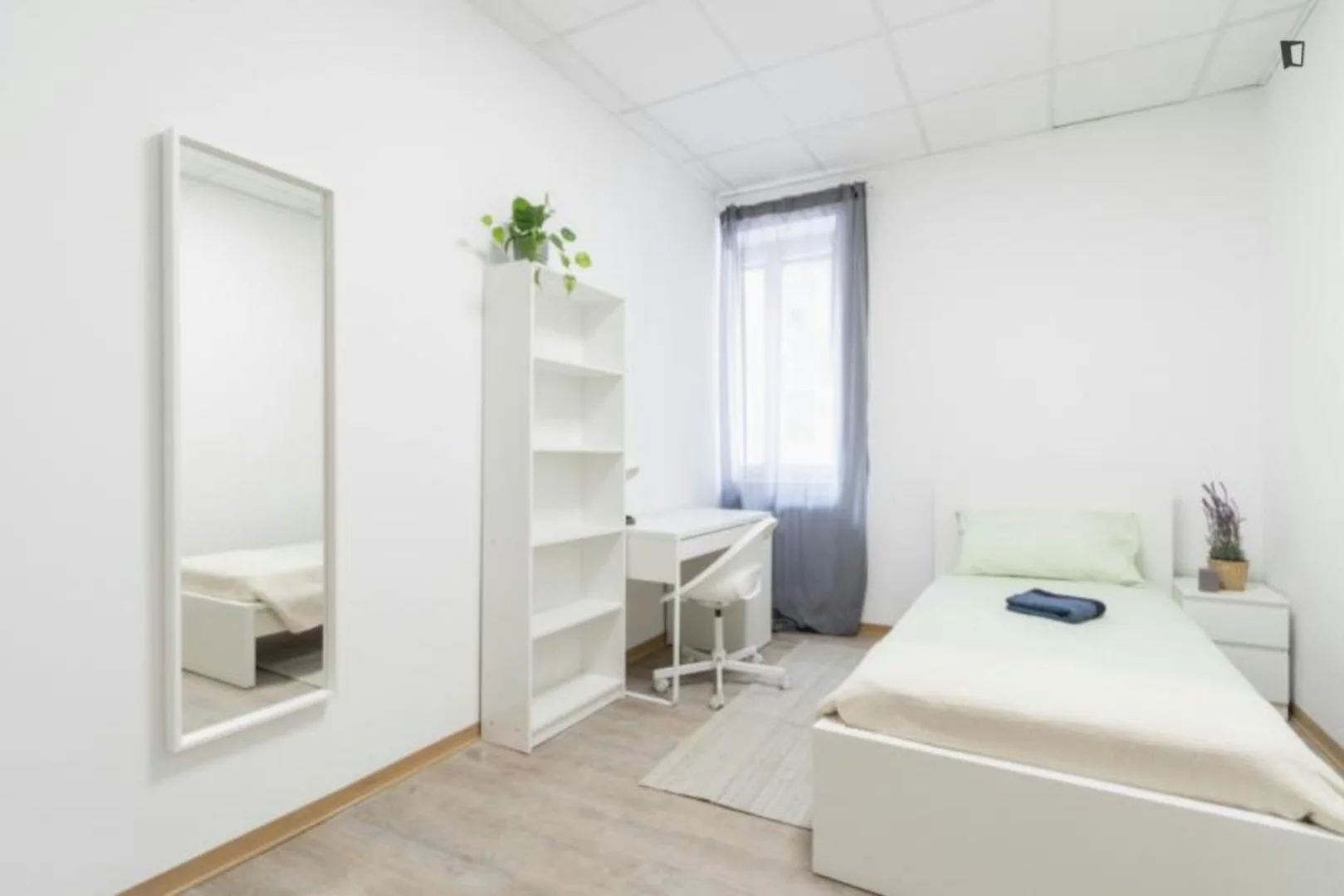 Habitación estudiantil económica con ubicación conveniente en 