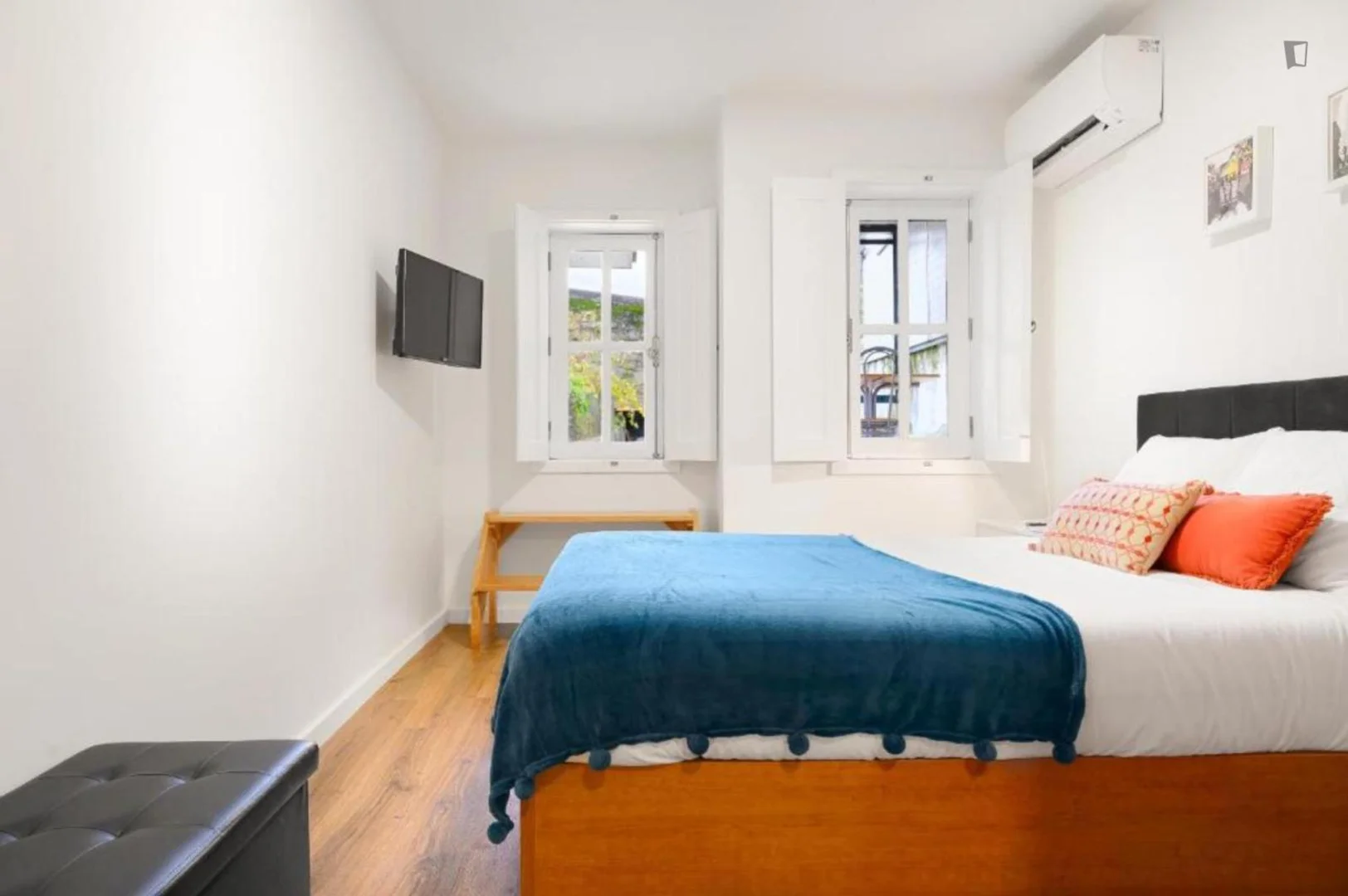 Self-contained studio for students in central 