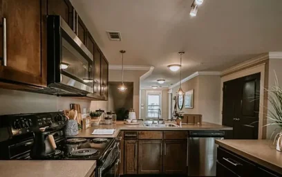 Alojamiento entero en residencia en 1050 Southern Dr, Columbia, SC 29201, United States, imagen 4 de 49