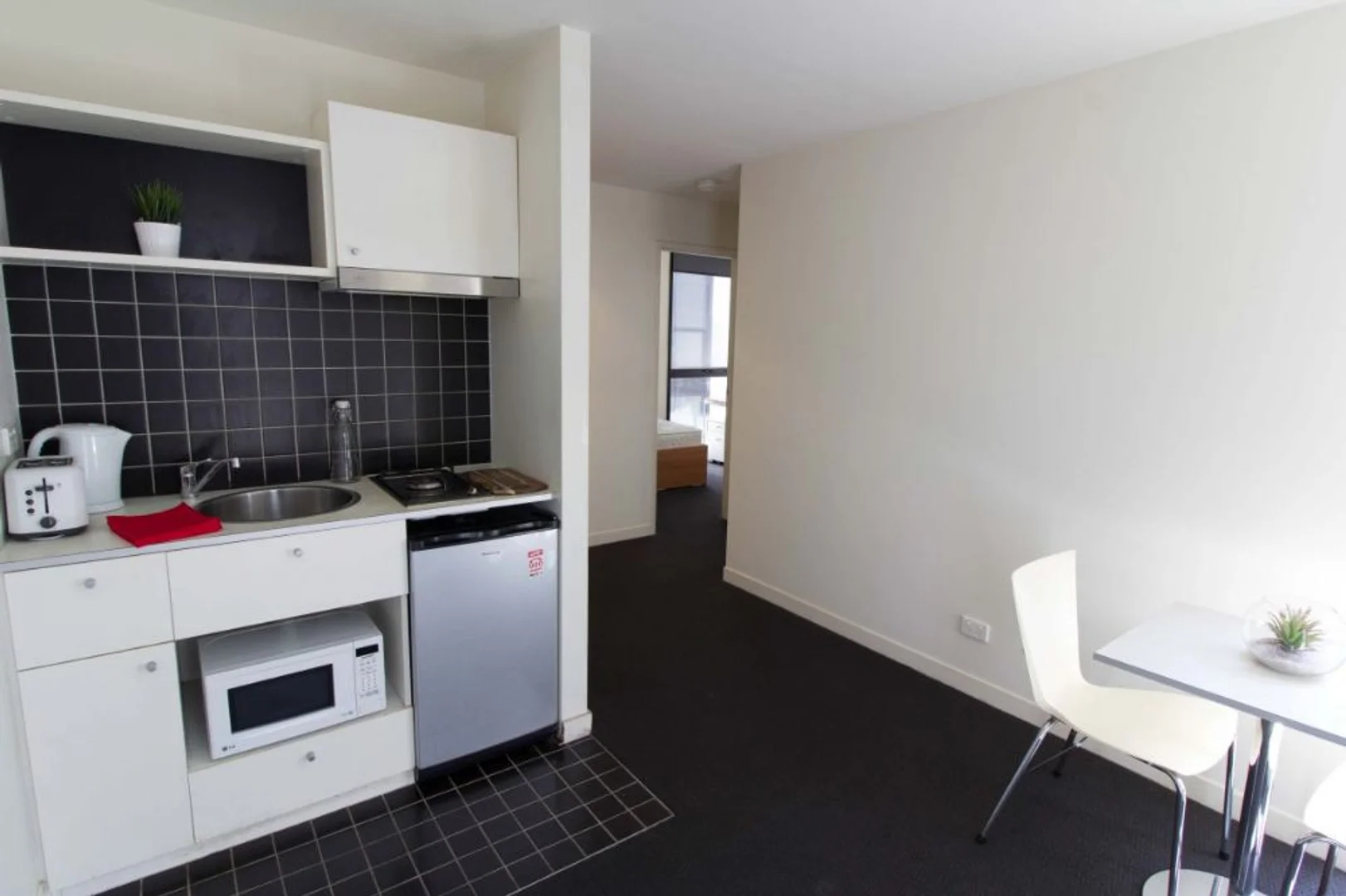 Asequible apartamento estudio con características esenciales en