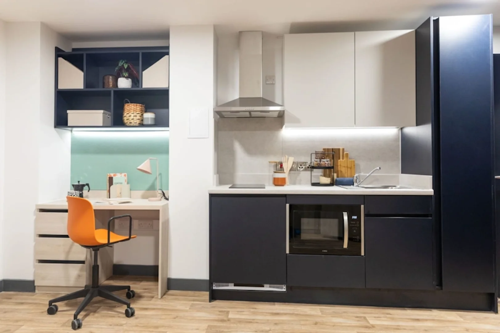 Chic studio apartment near campus in 