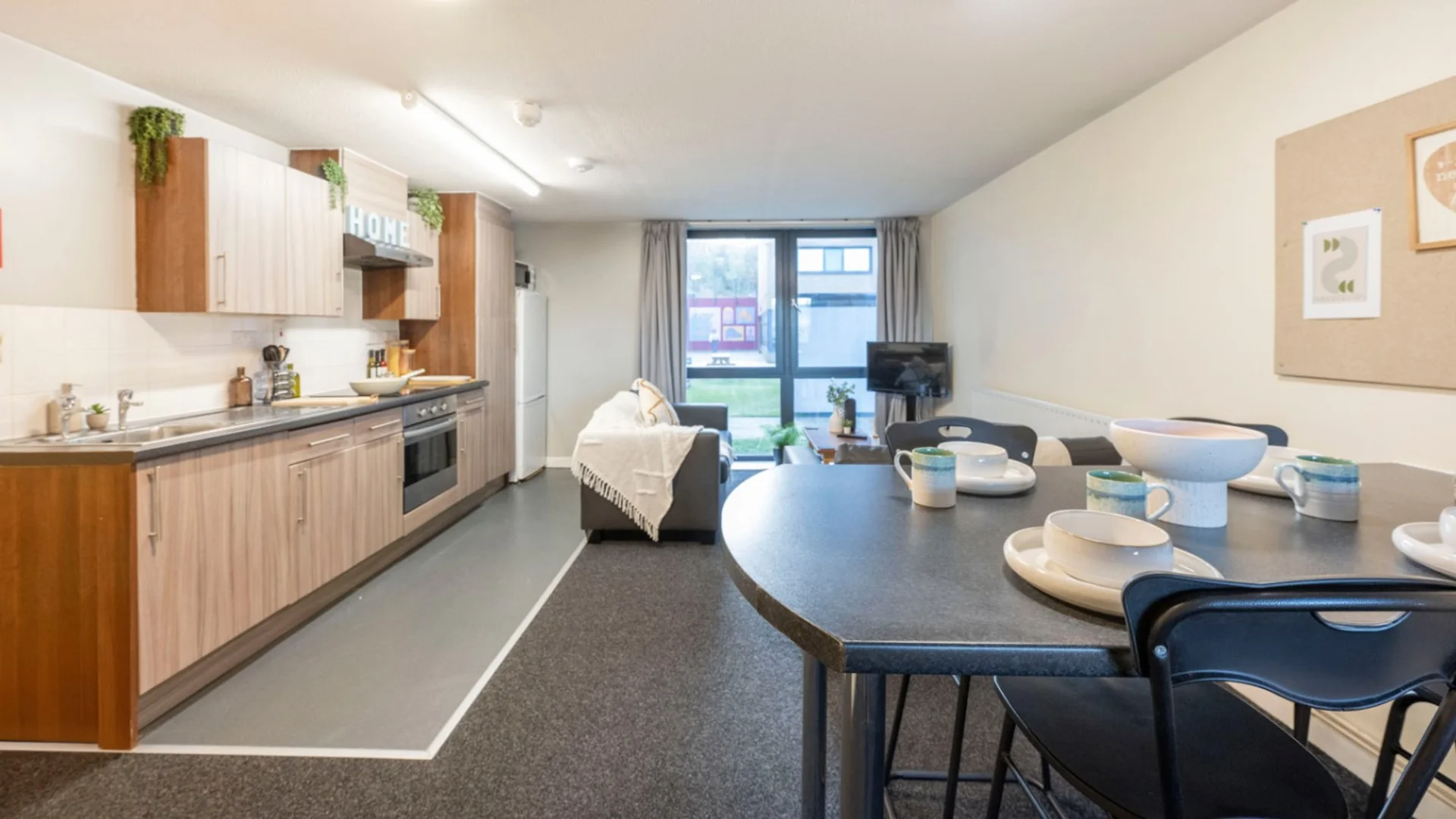 Chambre confortable pour étudiants disponible dans 