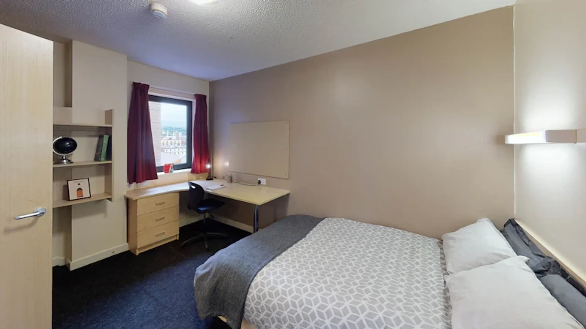 Chambre abordable pour les étudiants avec un bon éclairage dans 