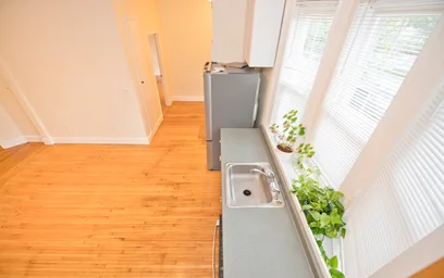 Logement situé dans le centre de {area}