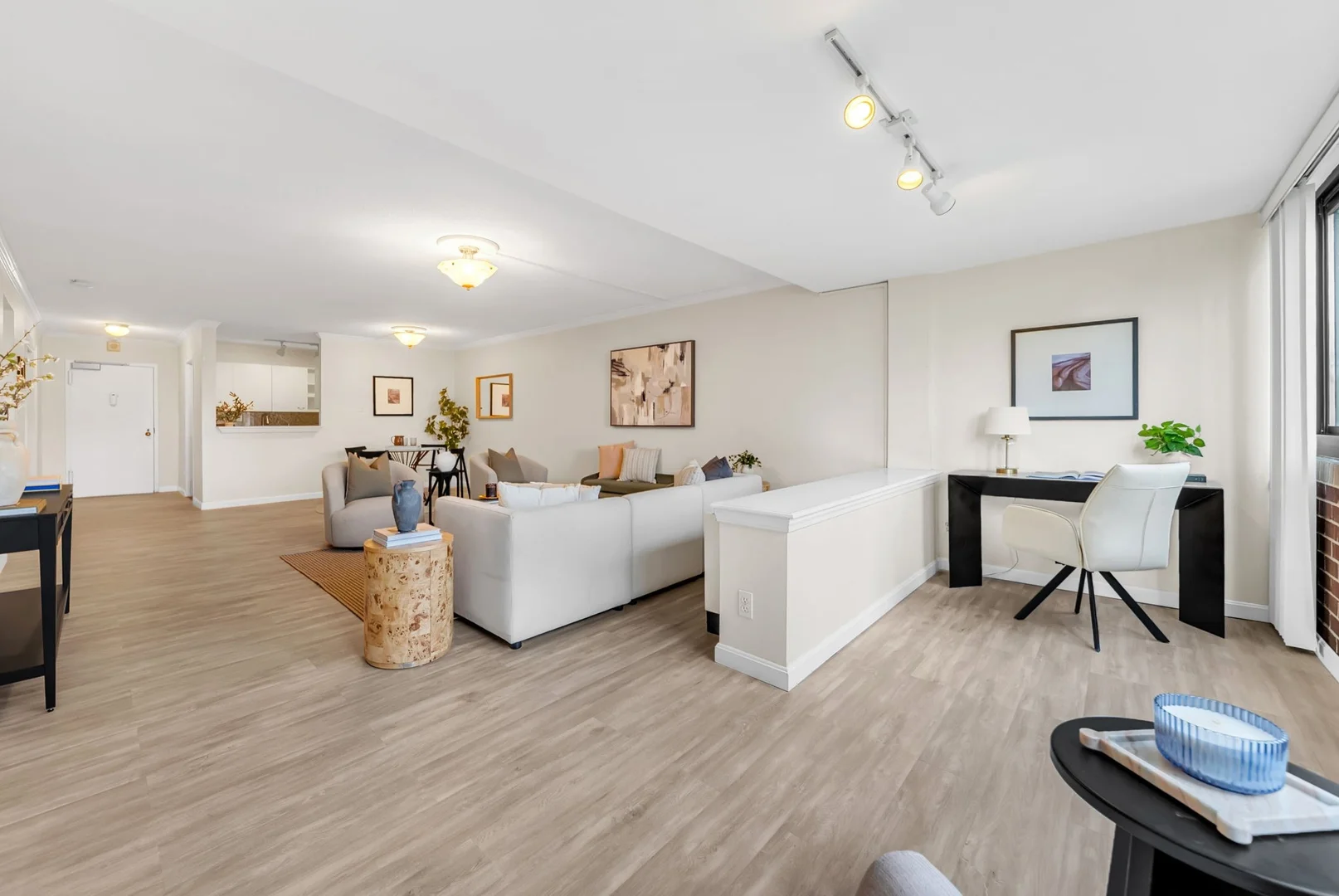 9, Hawthorne Pl., Unit 7H, West End, Boston, MA, 02114