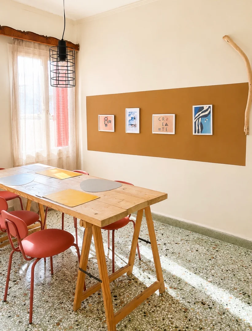 Zimmer in Studentenwohnung in  zu vermieten, voll möbliert