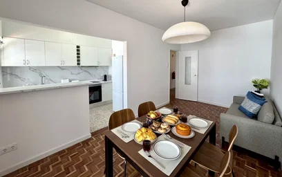 Moderne und helle Wohnung in {area}