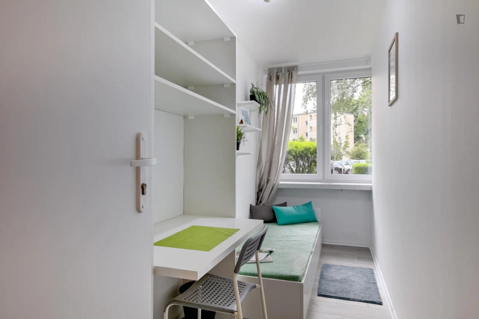 Chambre confortable pour étudiants disponible dans