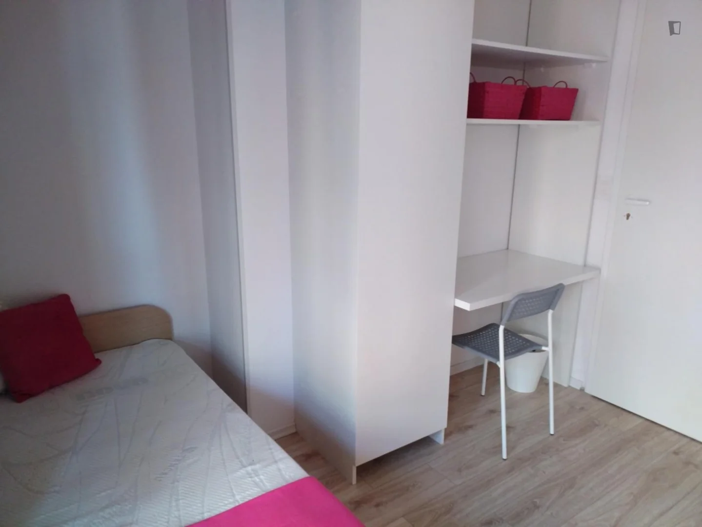 Chambre d'étudiant confortable et spacieuse dans 