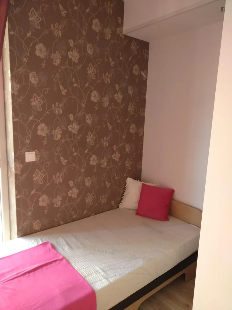 Chambre abordable pour les étudiants avec un bon éclairage dans 