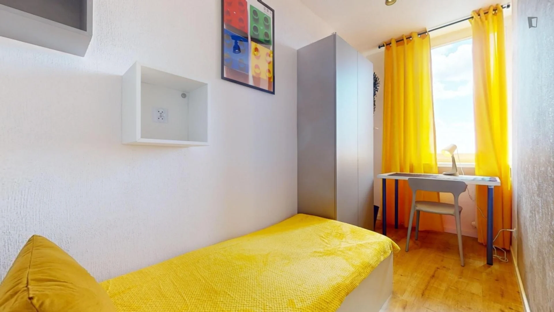 Affordable room for students with ample lighting in 